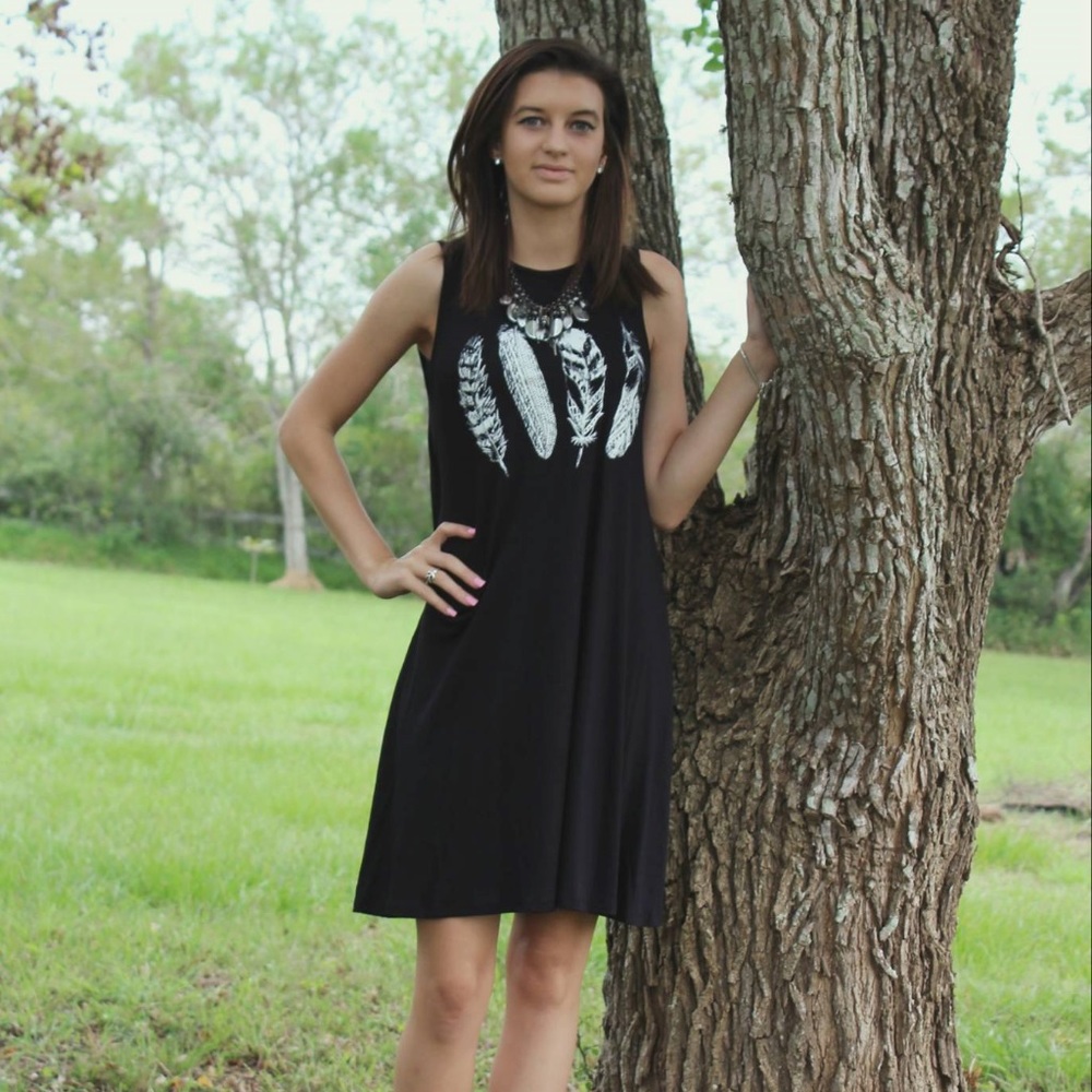 **NEW** Sleeveles Black Feather Dress